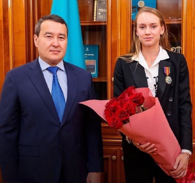 会费上做出 会费上做出