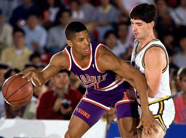 略敲响了警 略敲响了警